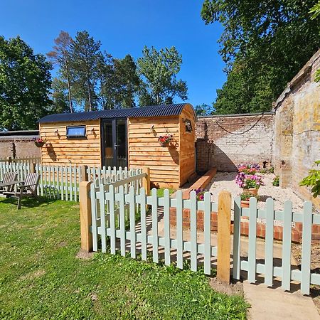 Gatwick Hideaway Hut 호텔 찰우드 외부 사진