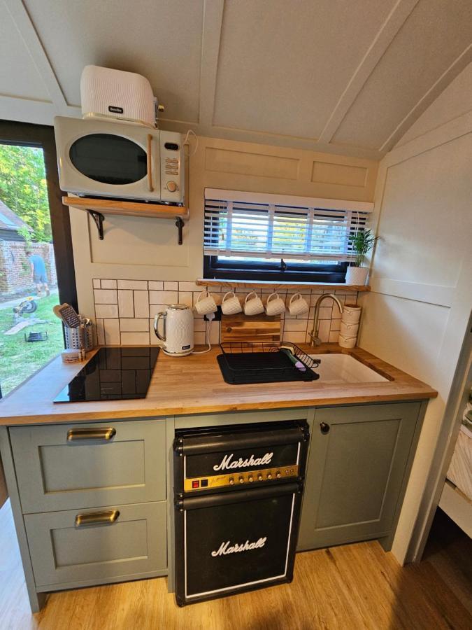 Gatwick Hideaway Hut 호텔 찰우드 외부 사진