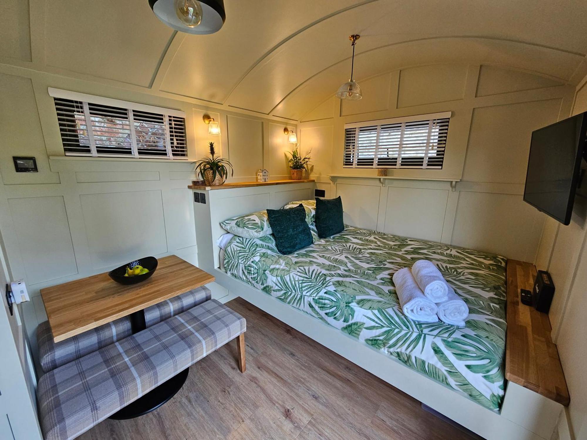 Gatwick Hideaway Hut 호텔 찰우드 외부 사진